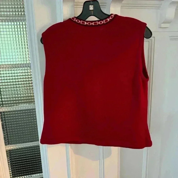 St John by Marie Gray women’s red knit top w/ gold detail around neck sz M - Picture 2 of 10